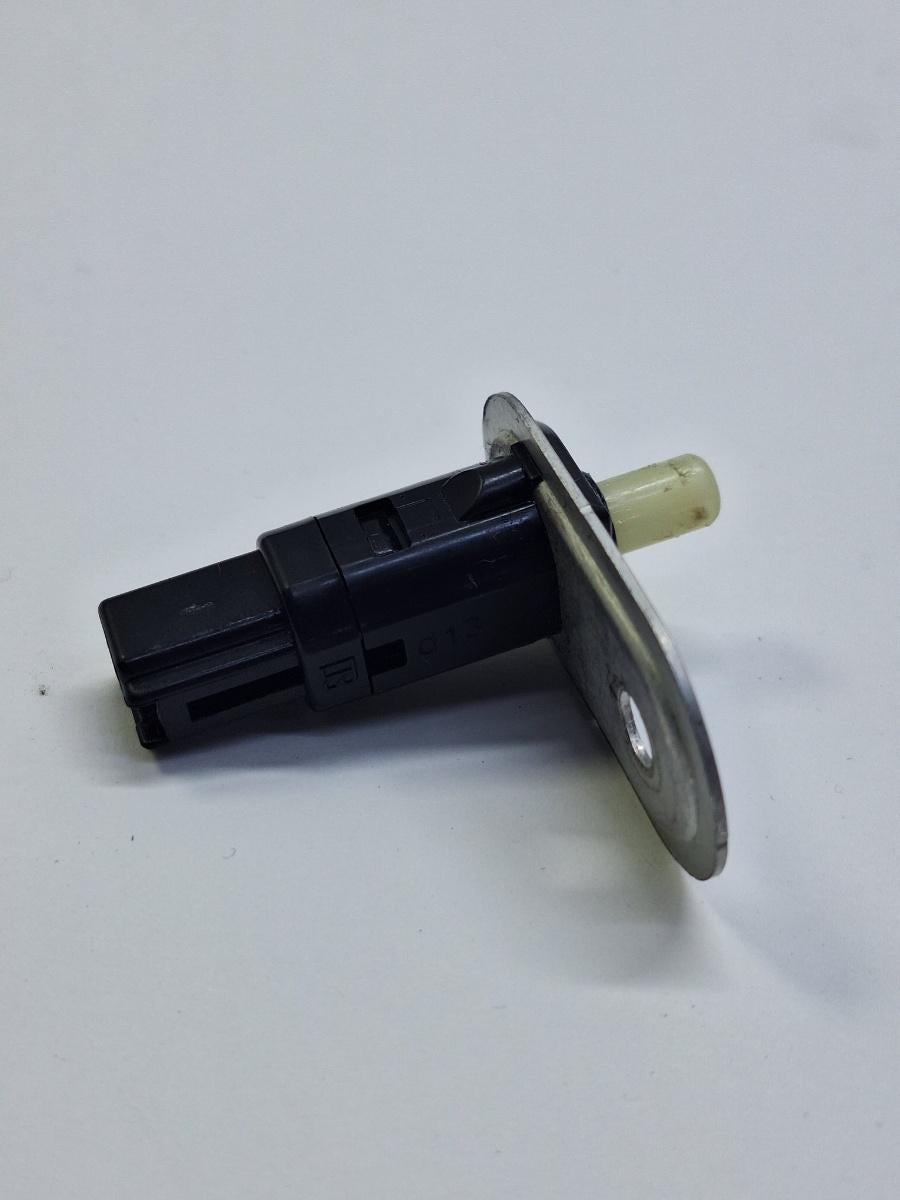 Comutator usa culisanta electrica dreapta spate TOYOTA COROLLA _E21_ 2018 -> 1.8 Hybrid 2ZR-FXE 842310D030