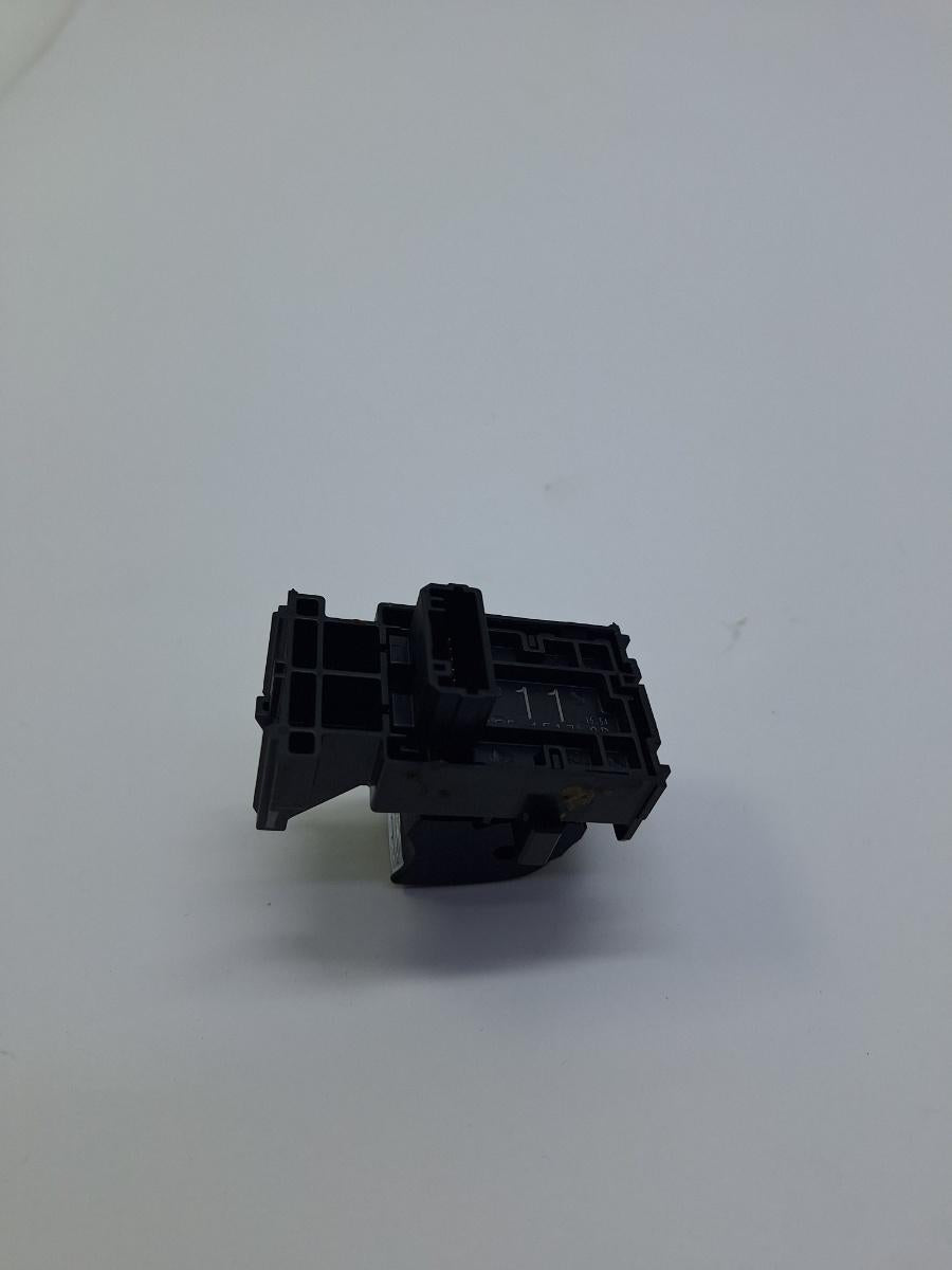 Comutator geam pivotant dreapta spate TOYOTA COROLLA _E21_ 2018 -> 1.8 Hybrid 2ZR-FXE 193354