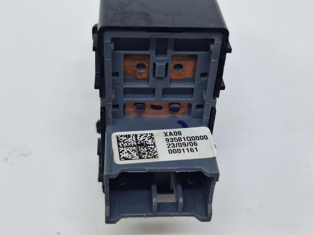 Comutator geam pivotant dreapta fata HYUNDAI i20 [ 2020 -> ] 1.2 MPi G4LF 93581Q0000