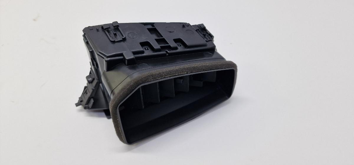 Grila de ventilatie laterala panou de bord dreapta TOYOTA COROLLA _E21_ 2018 -> 1.8 Hybrid 2ZR-FXE 55660-02510