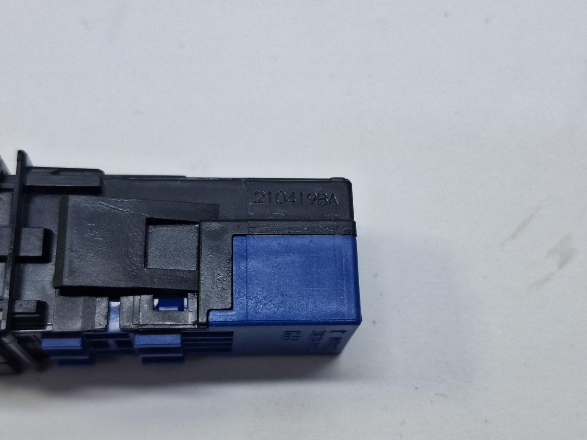 Buton incalzire volan TOYOTA COROLLA _E21_ 2018 -> 1.8 Hybrid 2ZR-FXE 8425533010