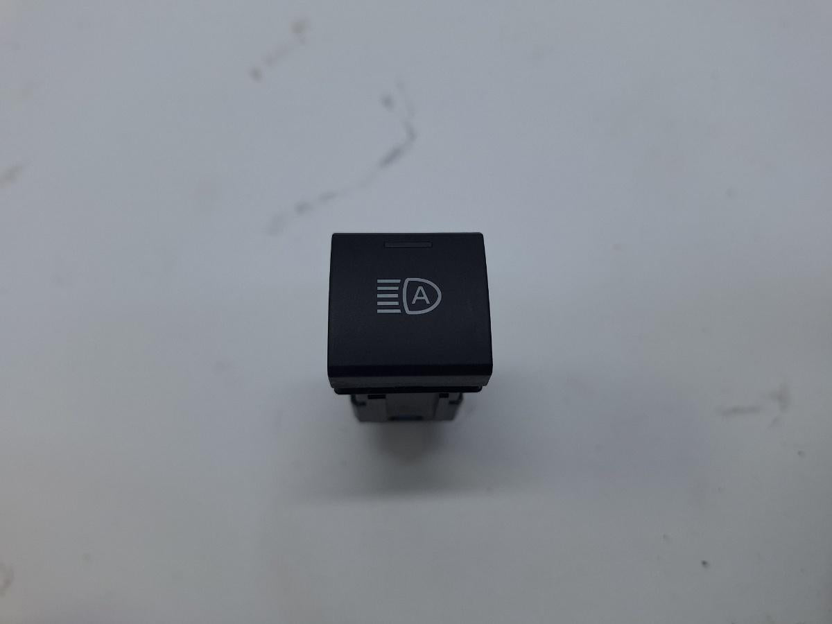 Comutator lampa de ceata TOYOTA COROLLA _E21_ 2018 -> 1.8 Hybrid 2ZR-FXE 8415302110