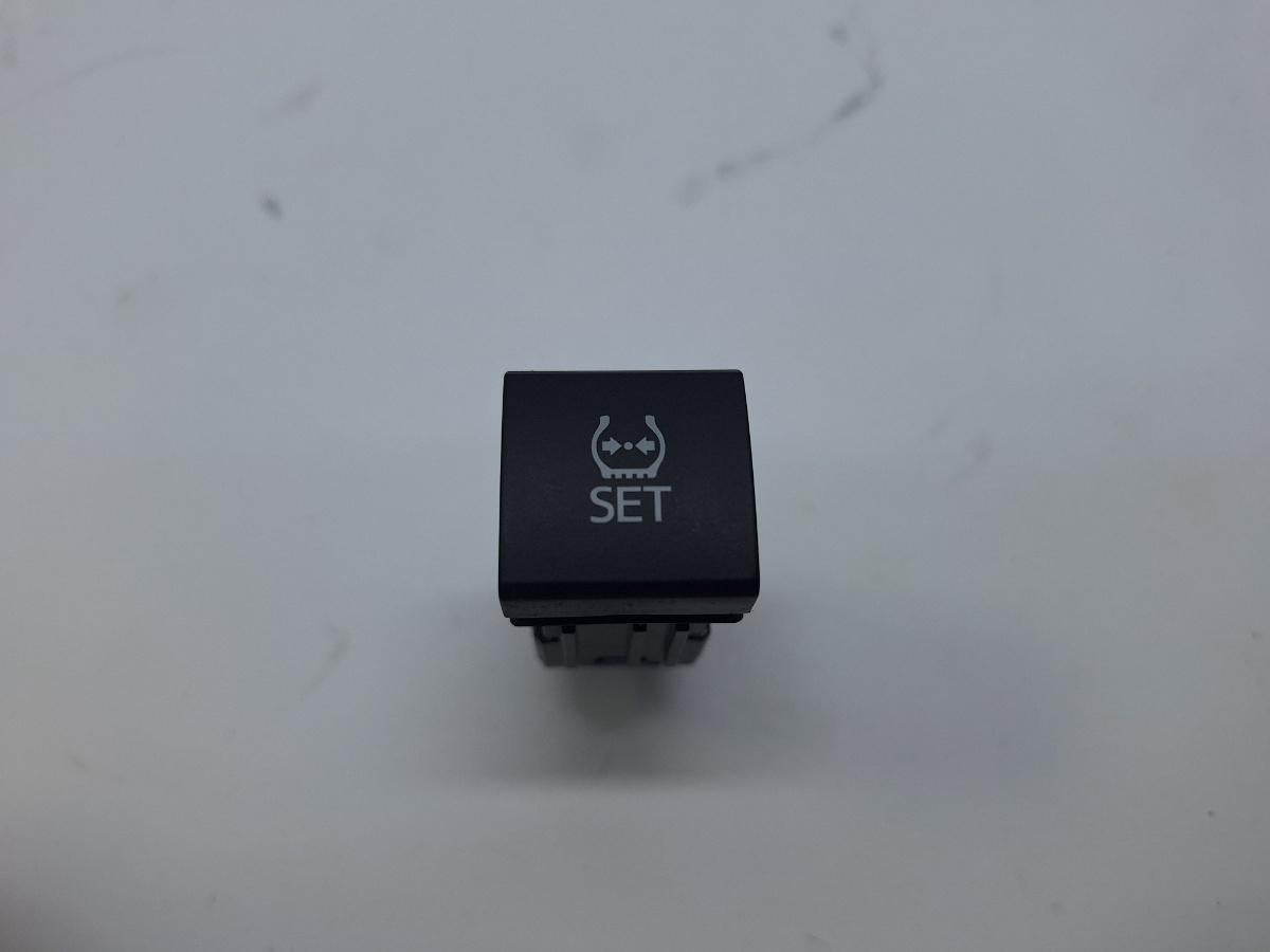 Buton reinitializare sistem de monitorizare a presiunii in roti TOYOTA COROLLA _E21_ 2018 -> 1.8 Hybrid 2ZR-FXE 8474602030
