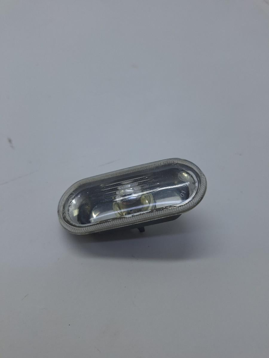 Lampa de semnalizare aripa dreapta fata VOLKSWAGEN PASSAT Variant 3B6 2000 - 2005 1.9 TDI AVF, AWX 1J0949117