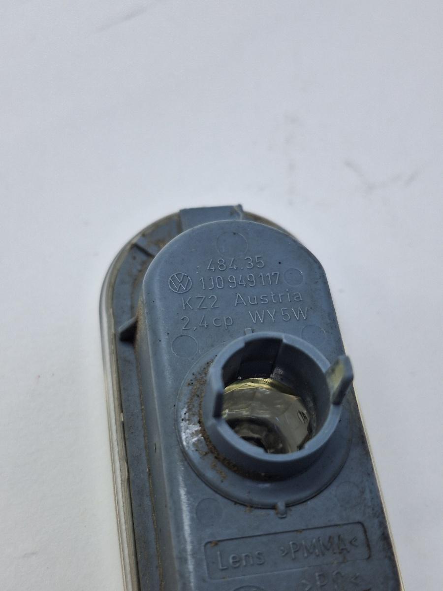 Lampa de semnalizare aripa dreapta fata VOLKSWAGEN PASSAT Variant 3B6 2000 - 2005 1.9 TDI AVF, AWX 1J0949117