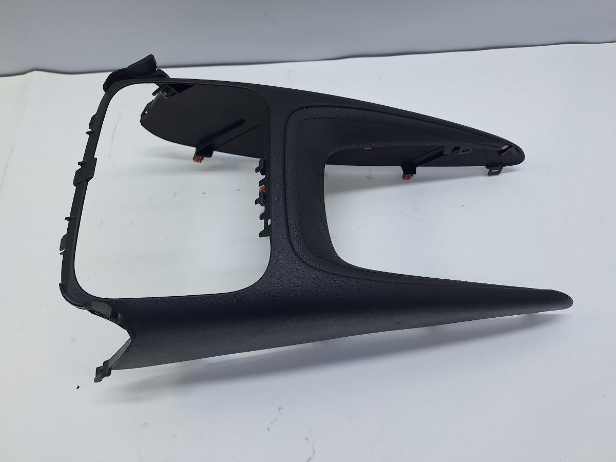 Consola din plastic schimbator de viteze TOYOTA COROLLA _E21_ 2018 -> 1.8 Hybrid 2ZR-FXE 55436-02410