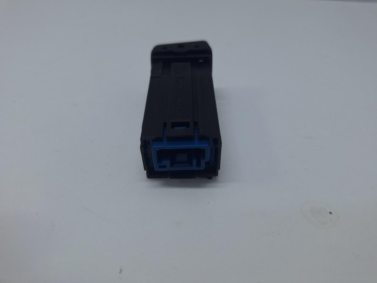 Comutator incalzire scaun stanga TOYOTA COROLLA _E21_ 2018 -> 1.8 Hybrid 2ZR-FXE 8475102080