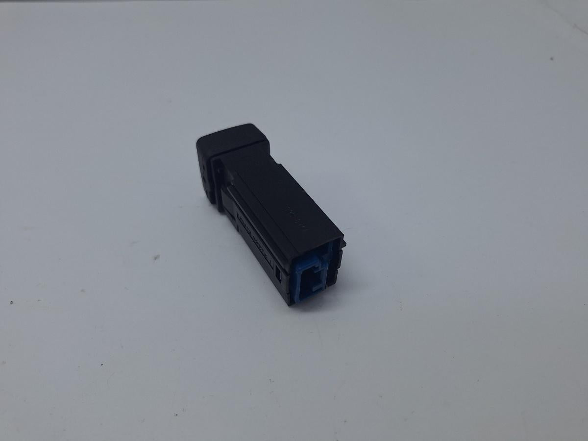 Comutator incalzire scaun dreapta TOYOTA COROLLA _E21_ 2018 -> 1.8 Hybrid 2ZR-FXE 8475102090