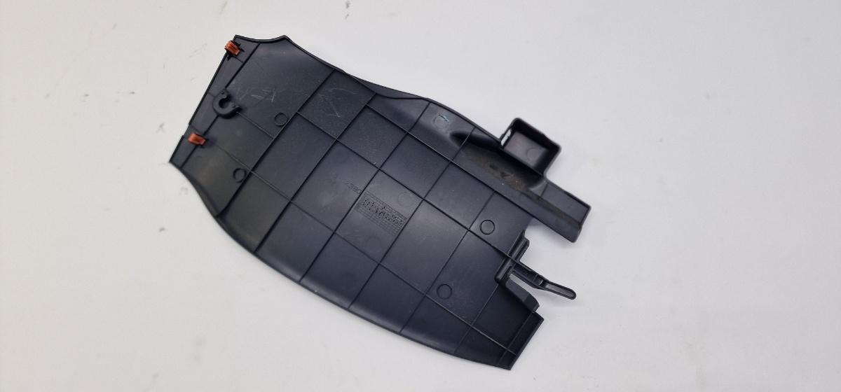 Ornament lateral consola centrala fata stanga TOYOTA COROLLA _E21_ 2018 -> 1.8 Hybrid 2ZR-FXE 58816-02380
