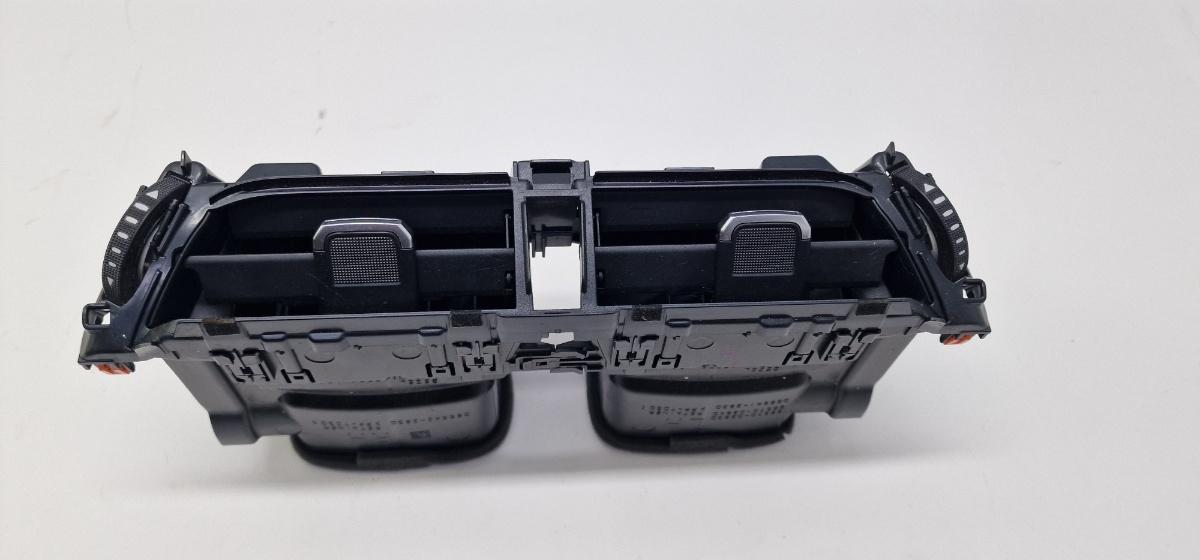 Grila de ventilatie bord centrala TOYOTA COROLLA _E21_ 2018 -> 1.8 Hybrid 2ZR-FXE 5567002830