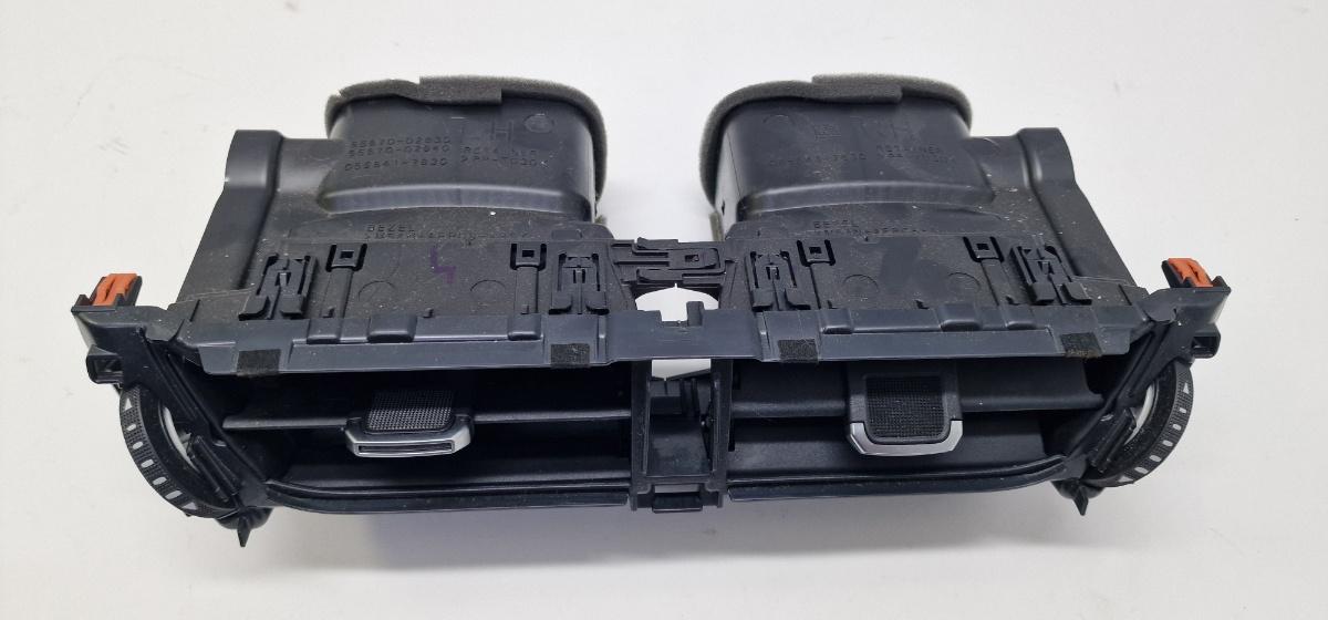 Grila de ventilatie bord centrala TOYOTA COROLLA _E21_ 2018 -> 1.8 Hybrid 2ZR-FXE 5567002830