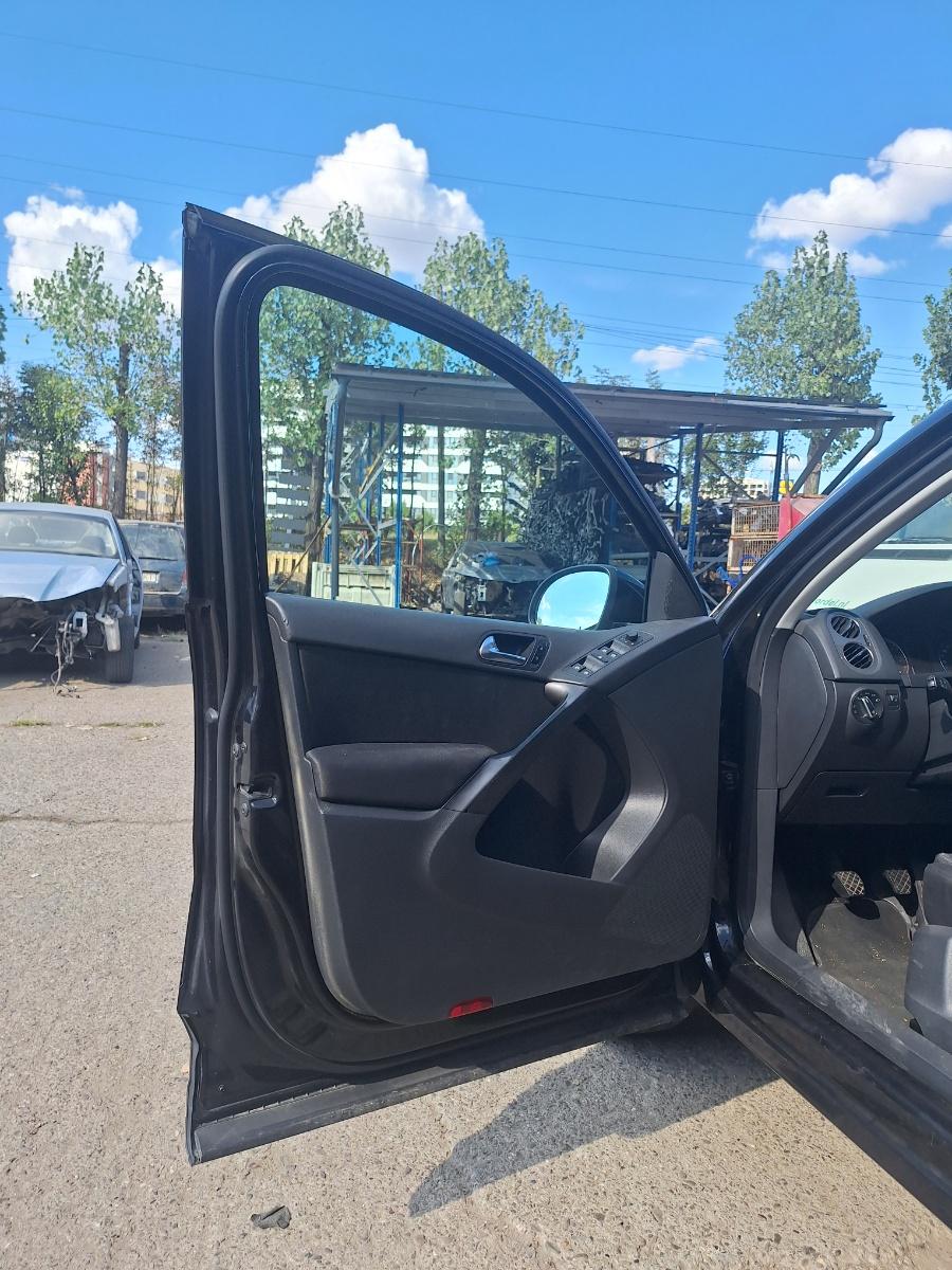 Usa stanga fata VOLKSWAGEN TIGUAN 5N_ 2007 -> 2.0 TDI CBAB negru LC9X
