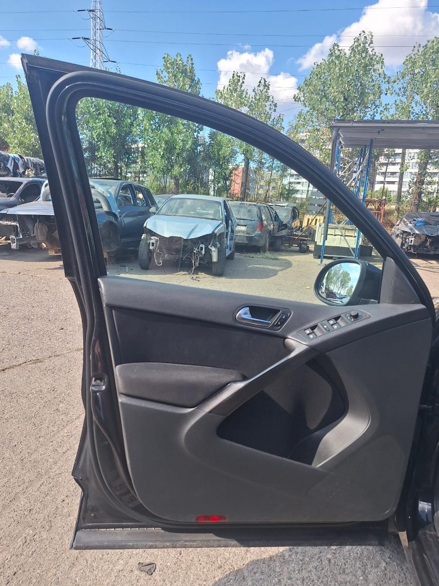 Usa stanga fata VOLKSWAGEN TIGUAN 5N_ 2007 -> 2.0 TDI CBAB negru LC9X