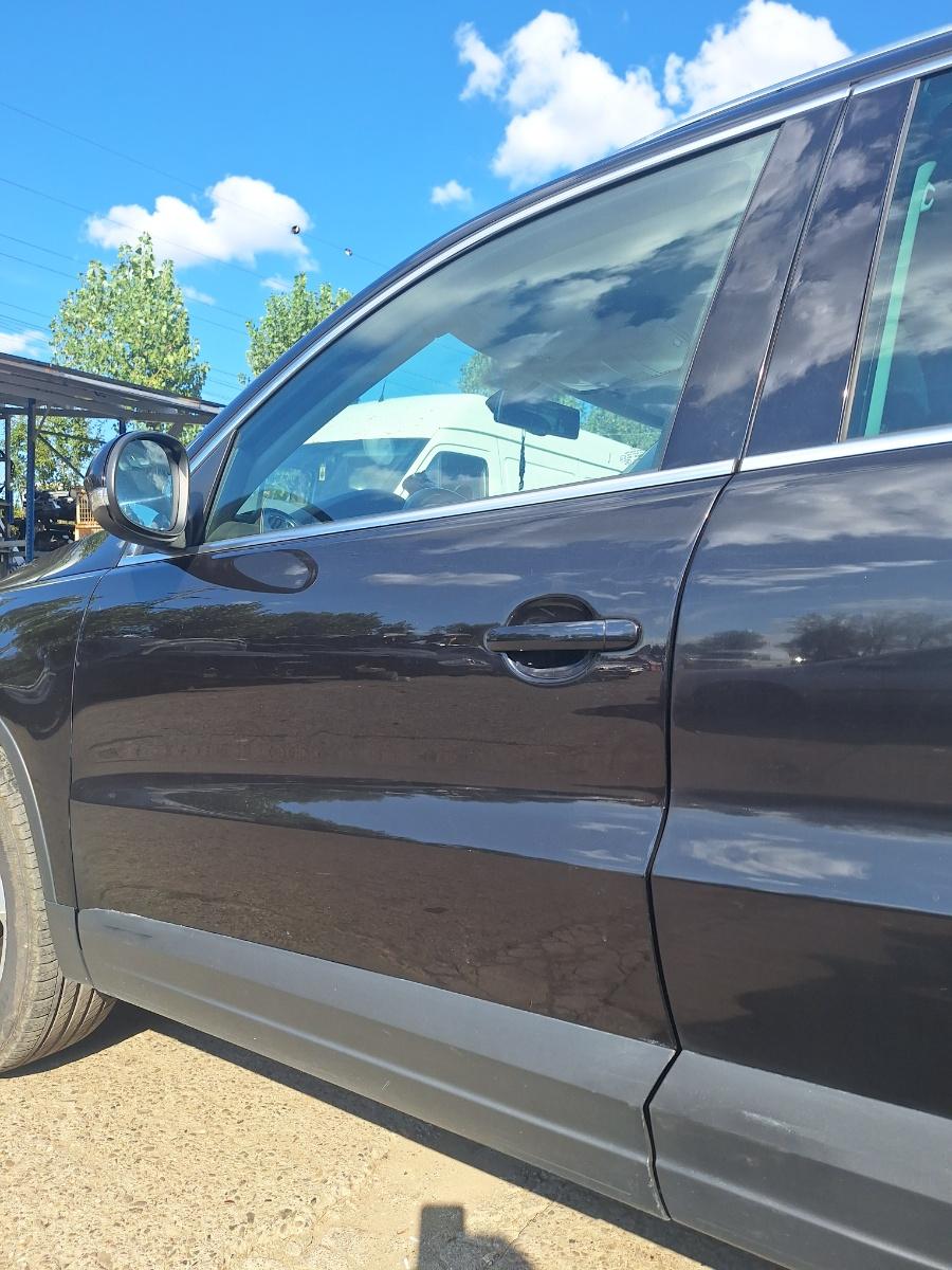 Usa stanga fata VOLKSWAGEN TIGUAN 5N_ 2007 -> 2.0 TDI CBAB negru LC9X