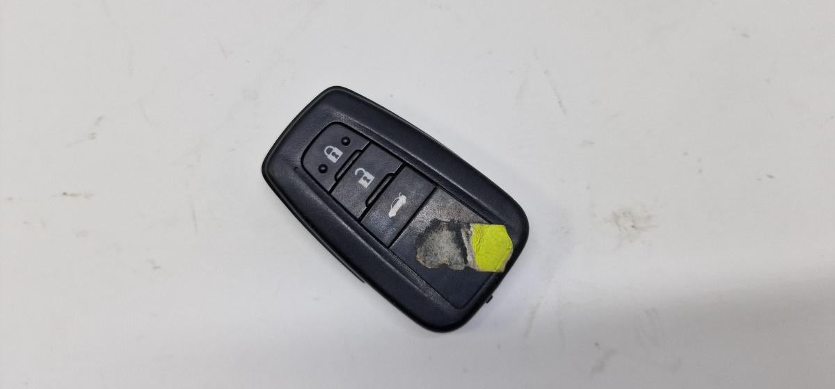 Telecomanda inchidere centralizata TOYOTA COROLLA _E21_ 2018 -> 1.8 Hybrid 2ZR-FXE 8990H02050