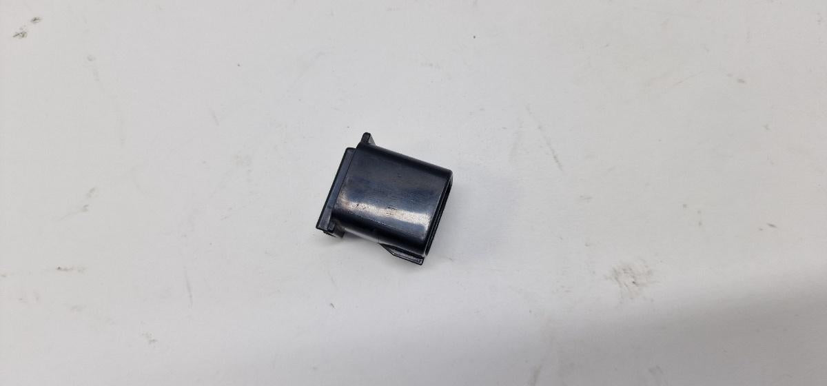 Mufa conector TOYOTA COROLLA _E21_ 2018 -> 1.8 Hybrid 2ZR-FXE 8282150560