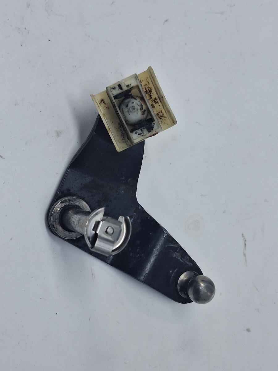 Suport timonerie schimbator de viteze VOLKSWAGEN POLO 9N_ 2001 - 2012 1.4 TDI AMF, BAY 1J0711203E