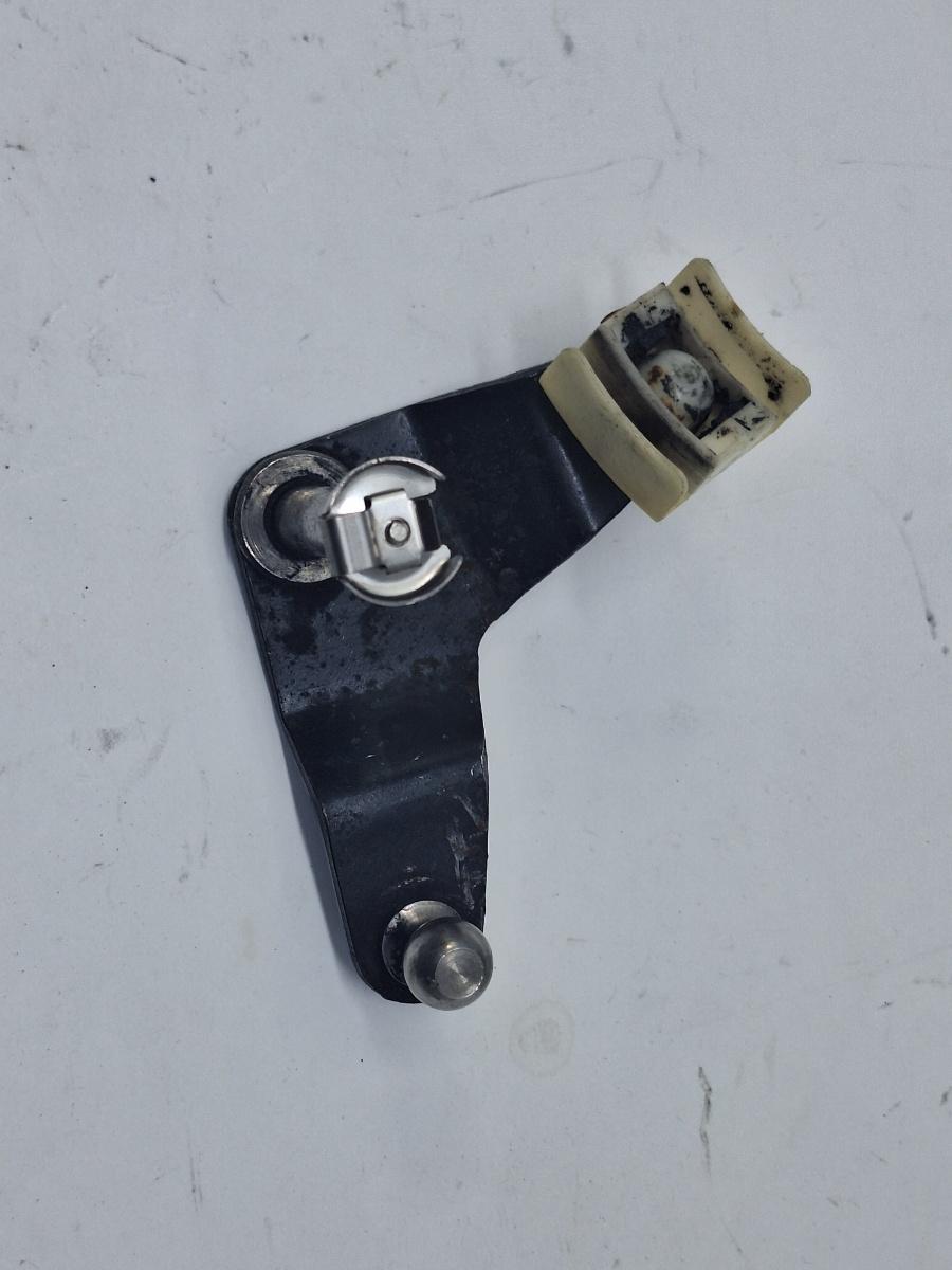 Suport timonerie schimbator de viteze VOLKSWAGEN POLO 9N_ 2001 - 2012 1.4 TDI AMF, BAY 1J0711203E