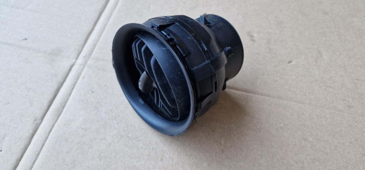 Grila de ventilatie laterala panou de bord SEAT CORDOBA III 6L2 2002 - 2009 1.4 16V BBY, BKY 6L0819110D