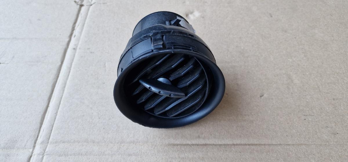 Grila de ventilatie laterala panou de bord SEAT CORDOBA III 6L2 2002 - 2009 1.4 16V BBY, BKY 6L0819110D