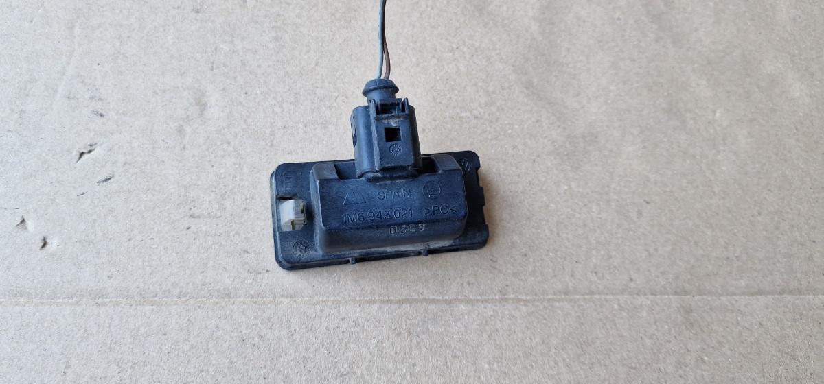 Lampa numar de inmatriculare stanga SEAT CORDOBA III 6L2 2002 - 2009 1.4 16V BBY, BKY 1M6943021
