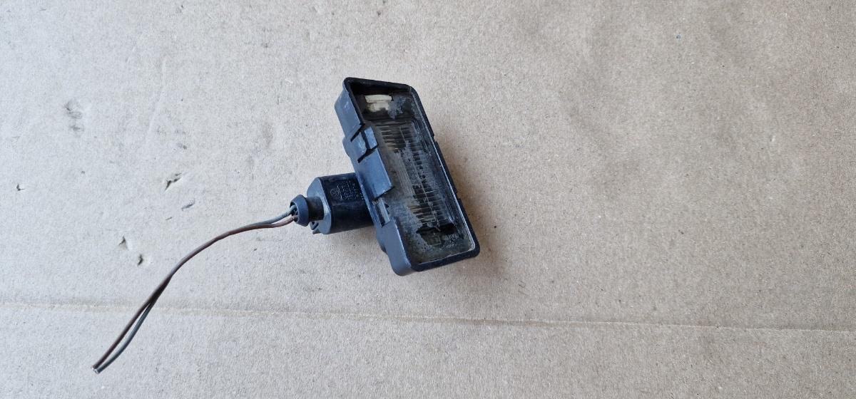 Lampa numar de inmatriculare stanga SEAT CORDOBA III 6L2 2002 - 2009 1.4 16V BBY, BKY 1M6943021