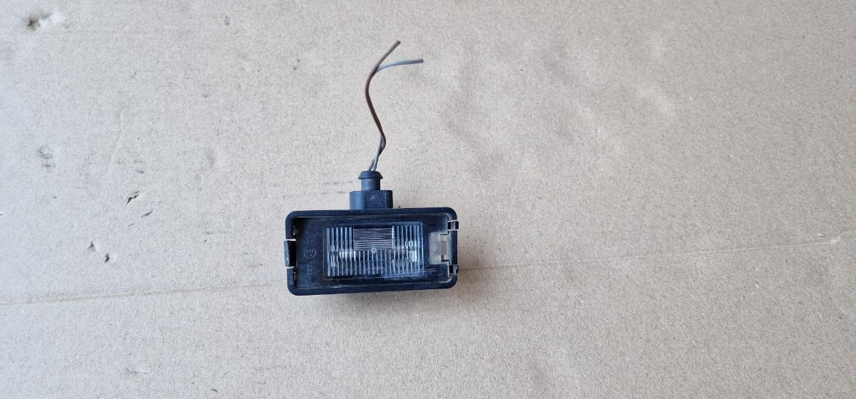 Lampa numar de inmatriculare dreapta SEAT CORDOBA III 6L2 2002 - 2009 1.4 16V BBY, BKY 5P0943021