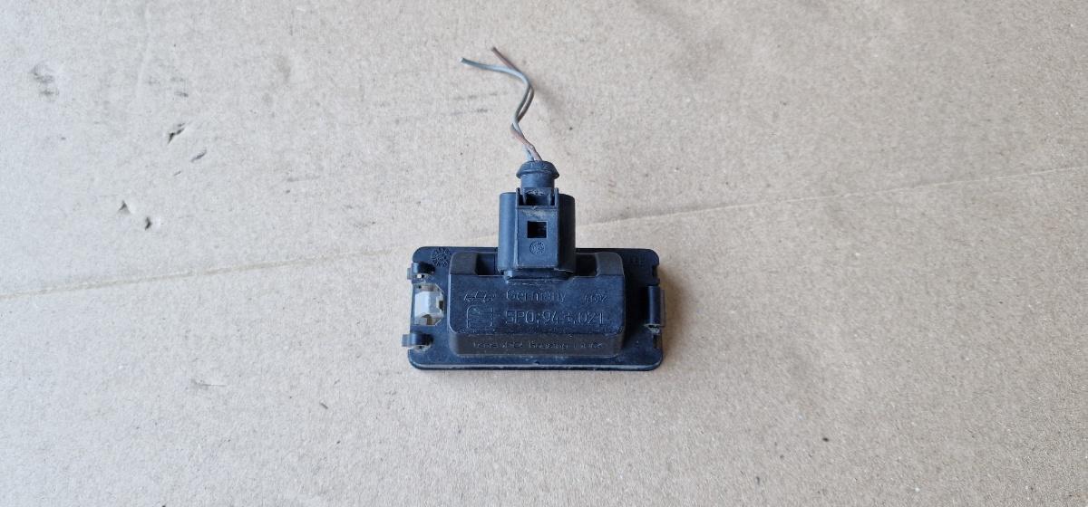 Lampa numar de inmatriculare dreapta SEAT CORDOBA III 6L2 2002 - 2009 1.4 16V BBY, BKY 5P0943021
