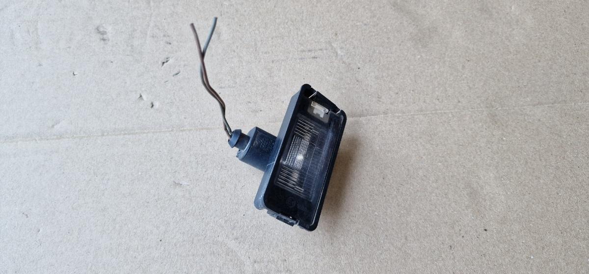 Lampa numar de inmatriculare dreapta SEAT CORDOBA III 6L2 2002 - 2009 1.4 16V BBY, BKY 5P0943021