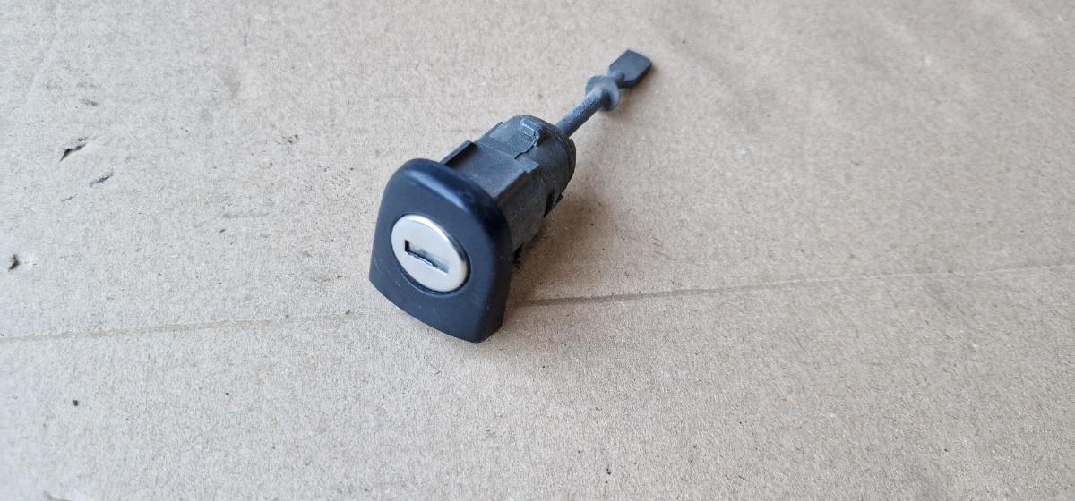 Butuc SEAT CORDOBA III 6L2 2002 - 2009 1.4 16V BBY, BKY 6K4837223A