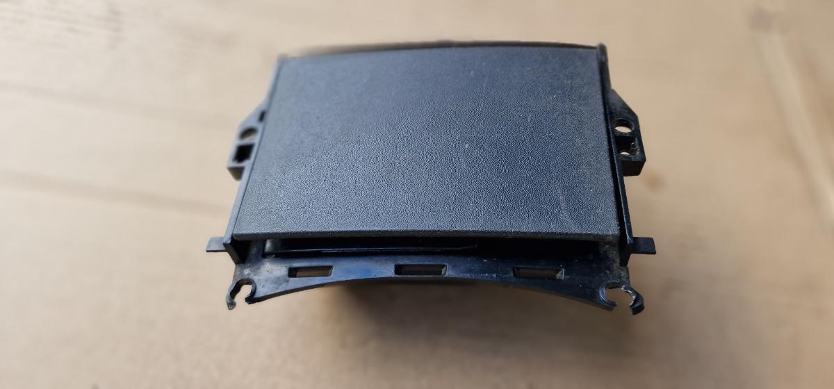 Scrumiera (fata) SEAT CORDOBA III 6L2 2002 - 2009 1.4 16V BBY, BKY 6L0857951