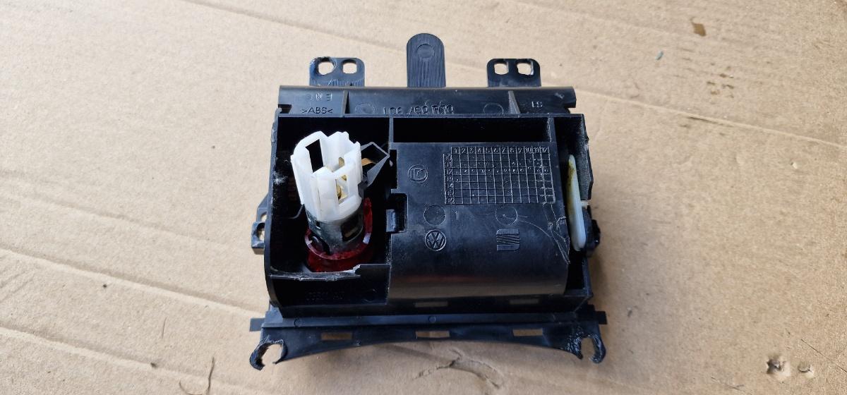 Scrumiera (fata) SEAT CORDOBA III 6L2 2002 - 2009 1.4 16V BBY, BKY 6L0857951
