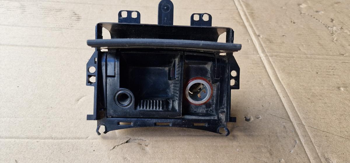 Scrumiera (fata) SEAT CORDOBA III 6L2 2002 - 2009 1.4 16V BBY, BKY 6L0857951
