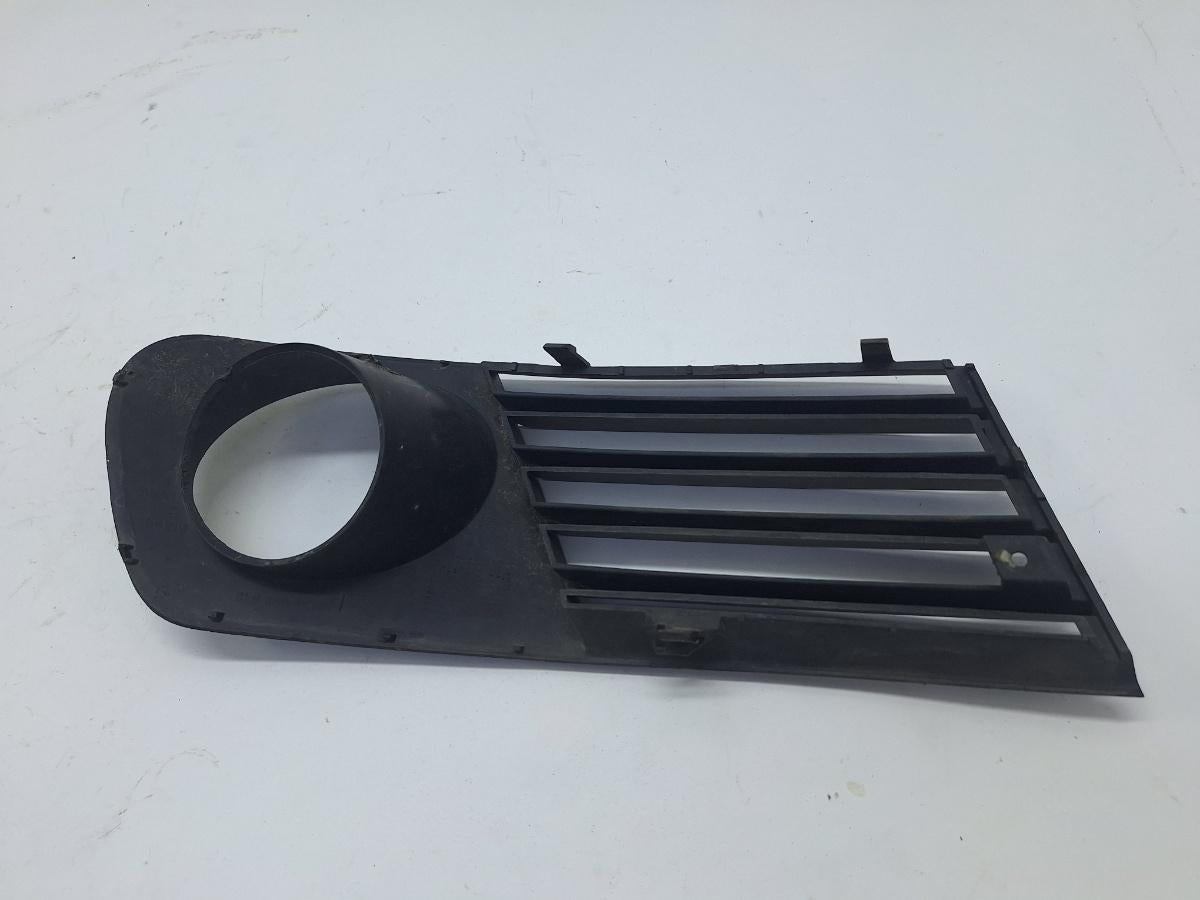 Grila/ornament lampa ceata fata stanga SEAT CORDOBA III 6L2 2002 - 2009 1.4 16V BBY, BKY 6L0853665A