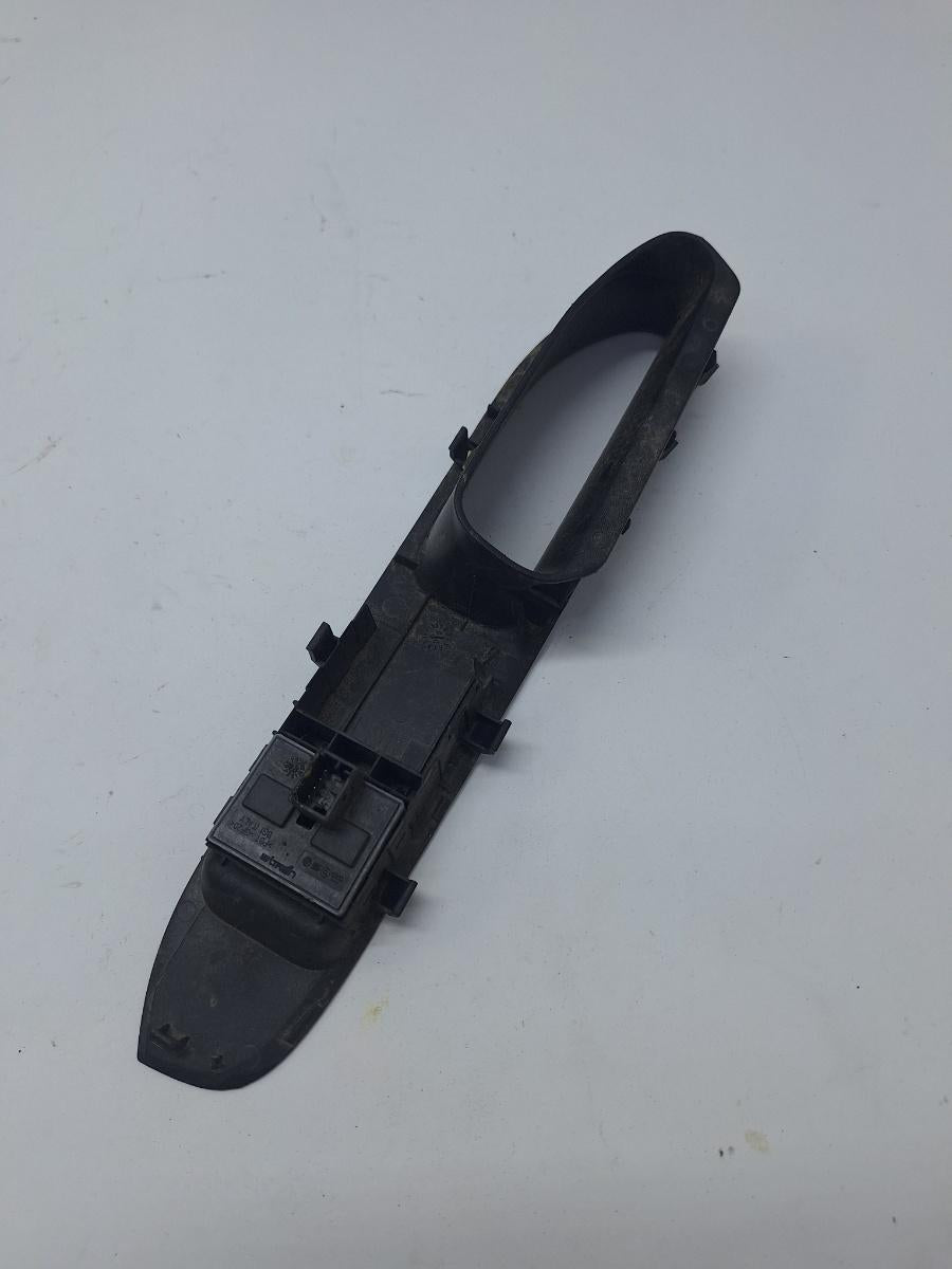 Manere auto stanga fata SEAT IBIZA IV 6L1 2002 - 2009 1.2 AZQ, BME, SEAT CORDOBA III 6L2 2002 - 2009 1.4 16V BBY, BKY VAG 6L1867171F
