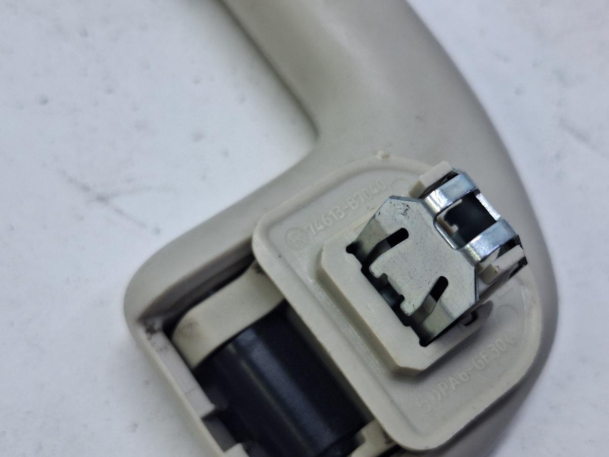 Maner de sustinere plafon dreapta fata TOYOTA COROLLA _E21_ 2018 -> 1.8 Hybrid 2ZR-FXE 74613B7040