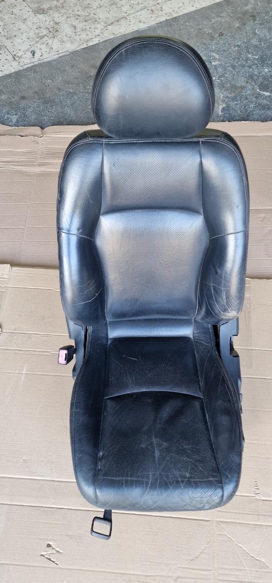Scaun fata, sofer stanga MERCEDES-BENZ C-CLASS II W203 2000 - 2007 2.2 C 220 CDI OM 611.962 A2039105546