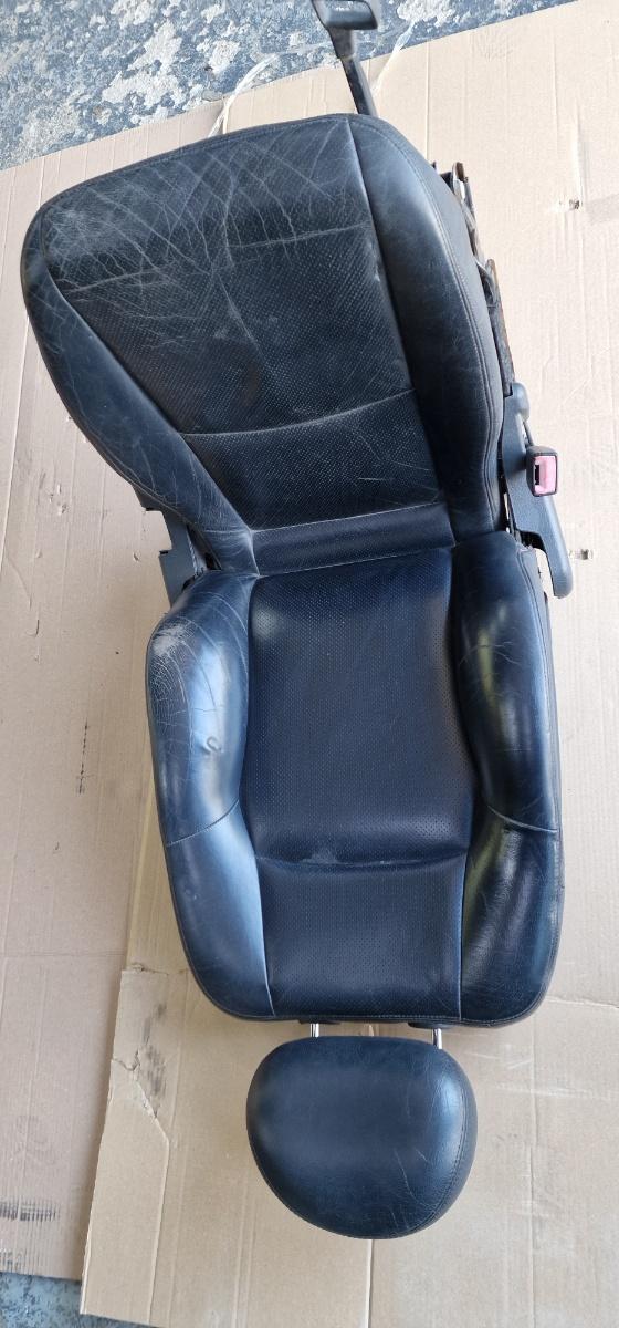 Scaun fata, sofer stanga MERCEDES-BENZ C-CLASS II W203 2000 - 2007 2.2 C 220 CDI OM 611.962 A2039105546