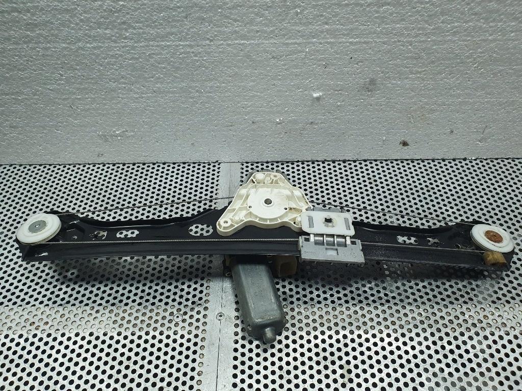 Macara Geam dreapta spate MERCEDES-BENZ C-CLASS II W203 2000 - 2007 2.2 C 220 CDI OM 611.962 0130822007