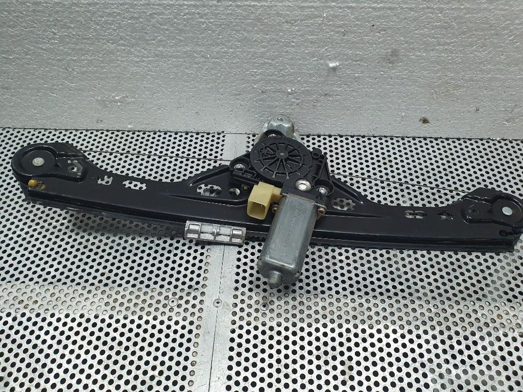 Macara Geam dreapta spate MERCEDES-BENZ C-CLASS II W203 2000 - 2007 2.2 C 220 CDI OM 611.962 0130822007