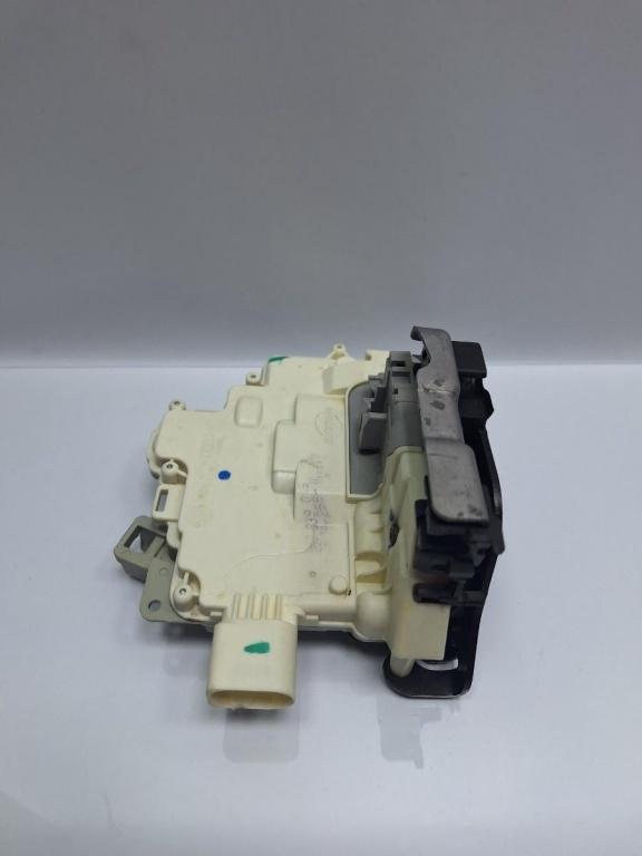 Broasca usa stanga spate AUDI A4 IV Avant 8K5, B8 2007 - 2015 2.0 TDI CAGA, CJCA, CMEA, CMFA 8K0839015