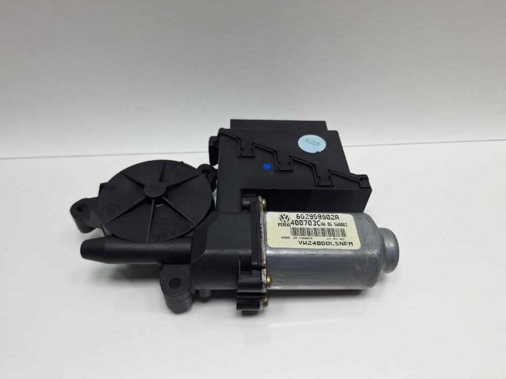 Motoras geam stanga fata VOLKSWAGEN POLO 9N_ 2001 - 2012 6Q2959802A