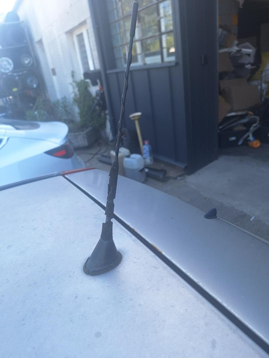 Antena radio OPEL CORSA C F08, F68, X01 2000 - 2009 1.3 CDTI Z 13 DT