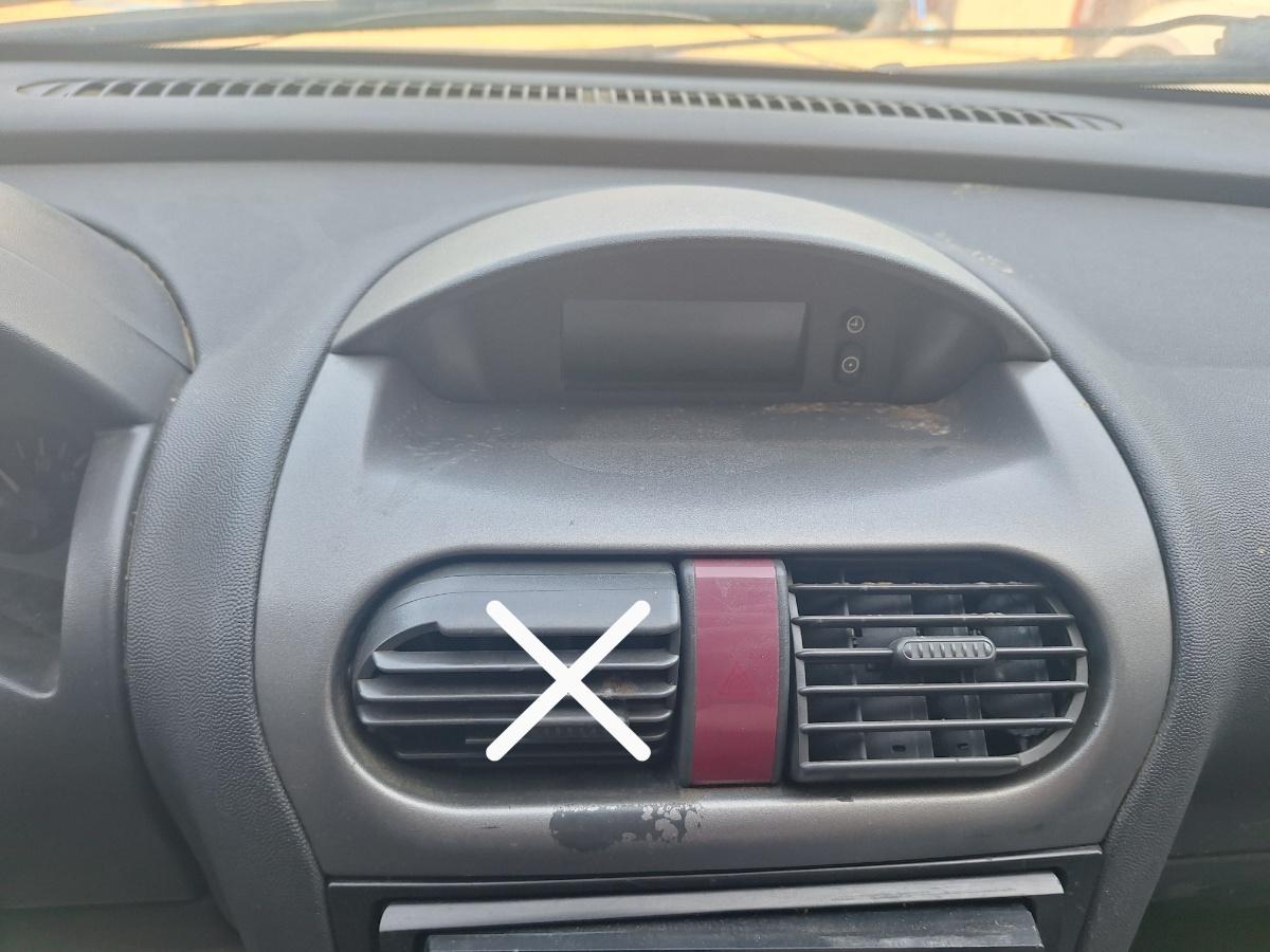 Grila de ventilatie bord centrala OPEL CORSA C F08, F68, X01 2000 - 2009 1.3 CDTI Z 13 DT