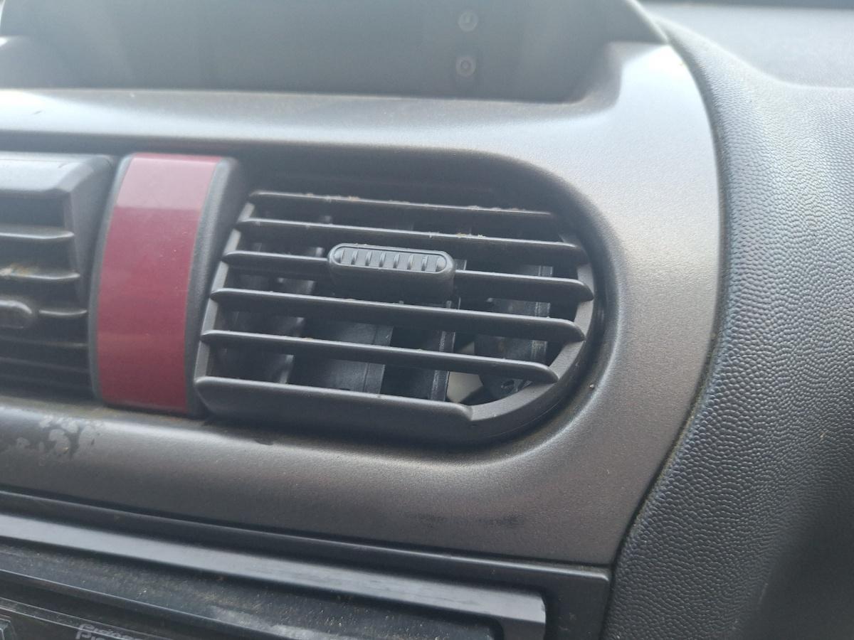 Grila de ventilatie bord centrala OPEL CORSA C F08, F68, X01 2000 - 2009 1.3 CDTI Z 13 DT