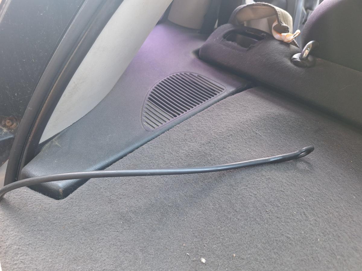 Suport rulou acoperire portbagaj stanga spate OPEL CORSA C F08, F68, X01 2000 - 2009 1.3 CDTI Z 13 DT