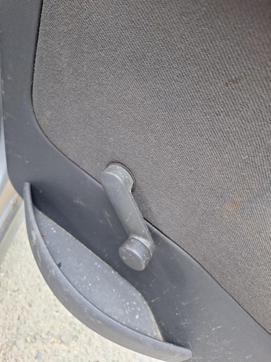 Manivela geam portiera dreapta spate OPEL CORSA C F08, F68, X01 2000 - 2009 1.3 CDTI Z 13 DT