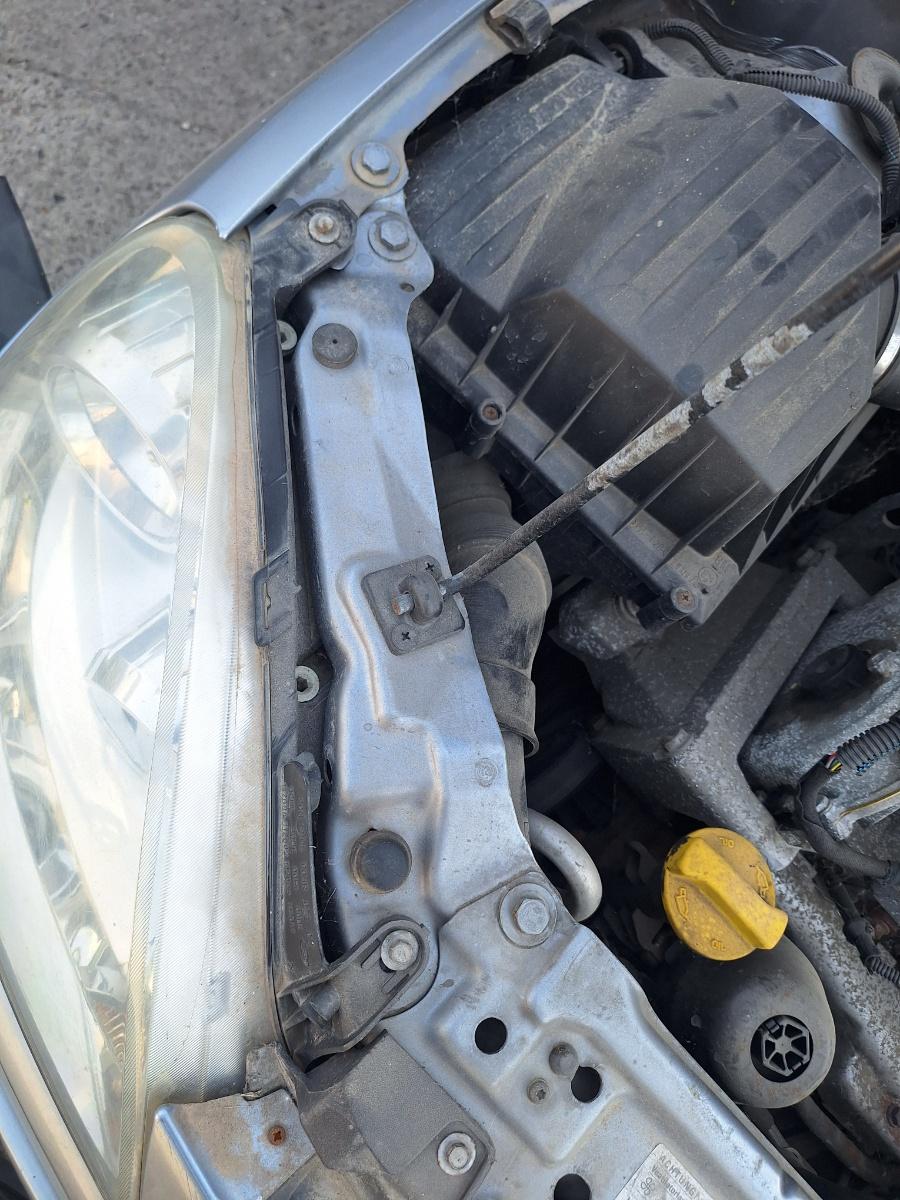 Far dreapta OPEL CORSA C F08, F68, X01 2000 - 2009 1.3 CDTI Z 13 DT