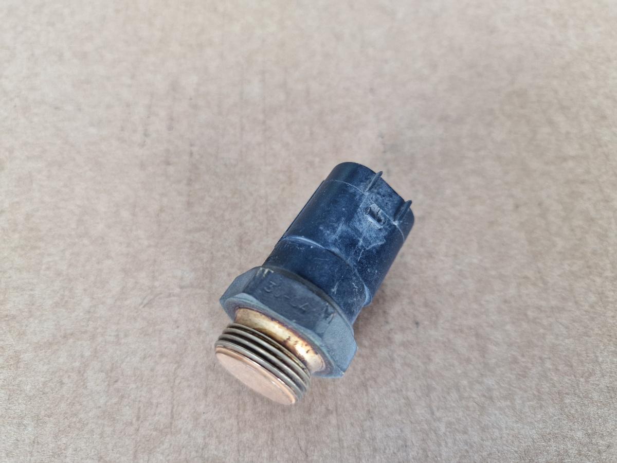Senzor de temperatura lichid de racire VOLKSWAGEN GOLF IV Variant 1J5 1999 - 2006 1.9 TDI ATD, AXR 1J0959481A