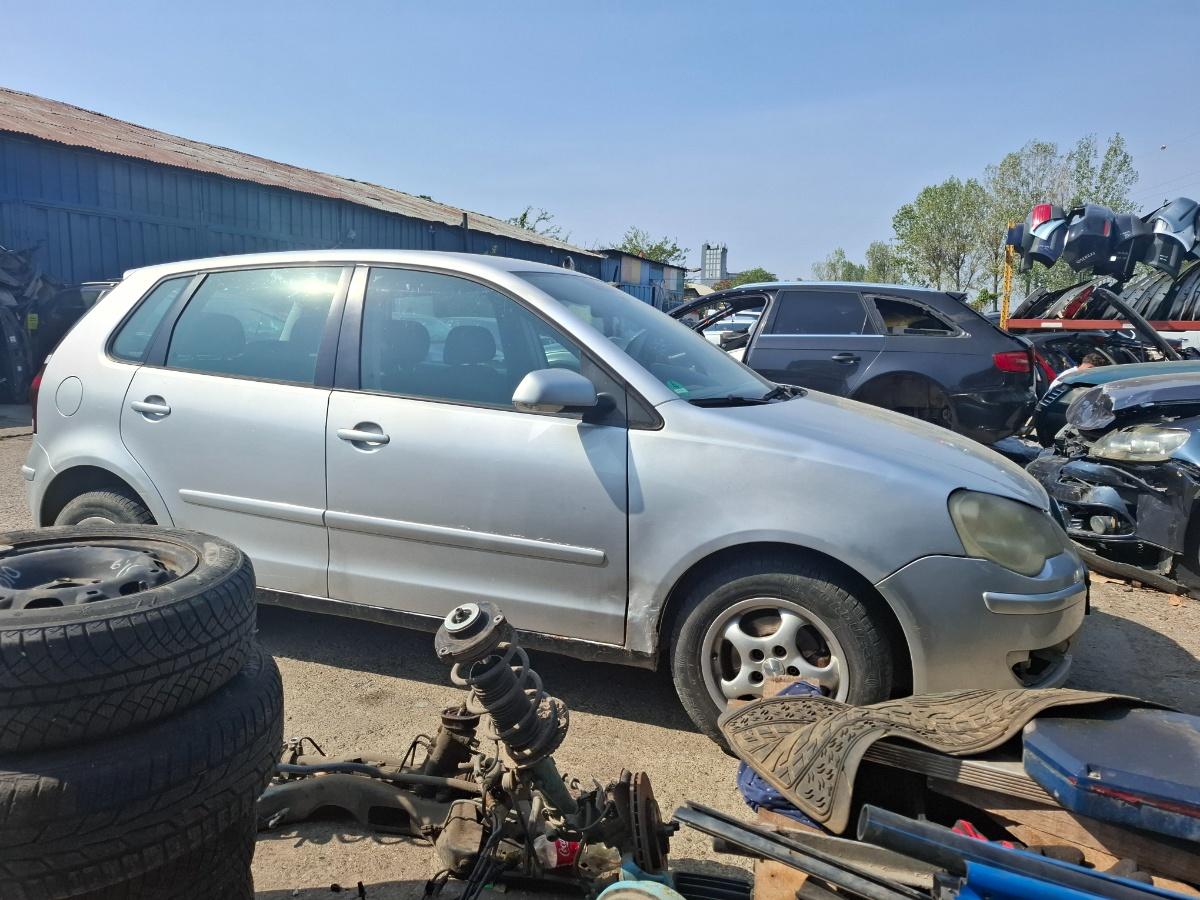 Dezmembrez VOLKSWAGEN POLO 9N_ 2005 1.2 12V BME 47KW|64HP